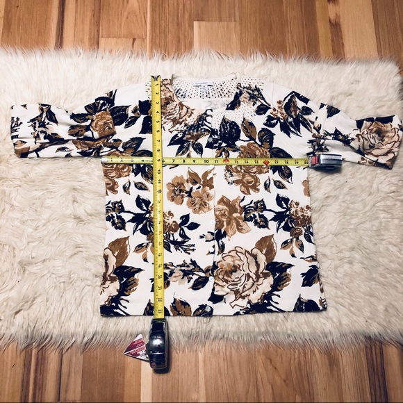 Isaac Mizrahi Live Crochet Neck Rose Cardigan - Picture 5 of 7